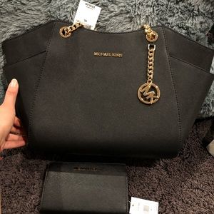 NWT Michael kors zipper tote & wallet set BLACK